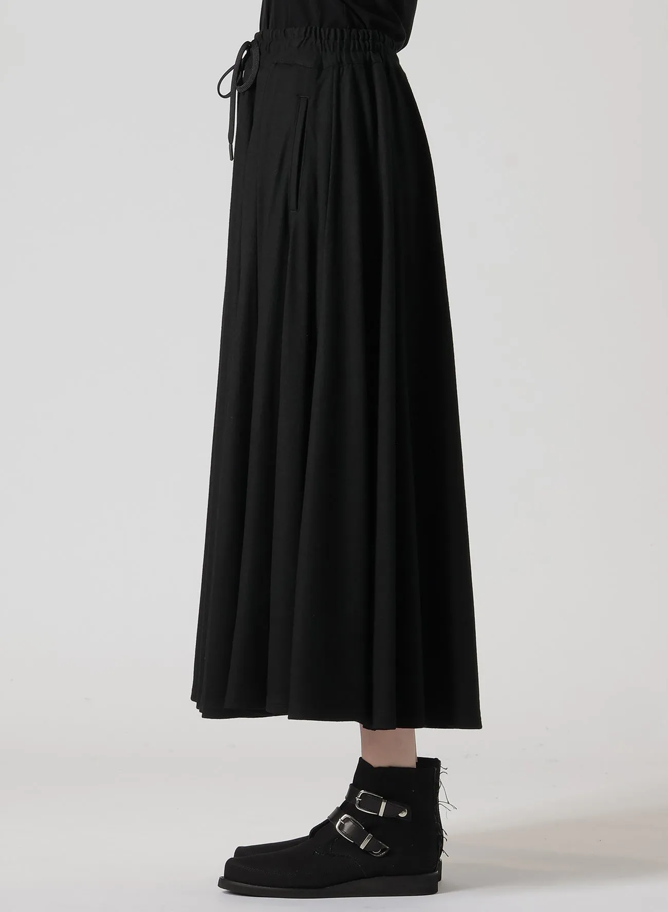 WOOL SINGLE R-PANELED FLARE SKIRT